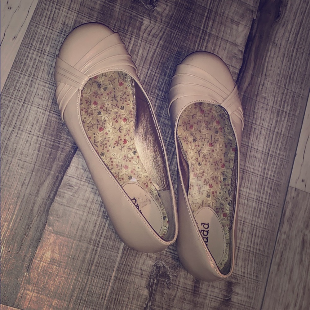 Nude flats